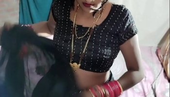 Indian Desi Girl Exposes Black Saree Blouse Panty